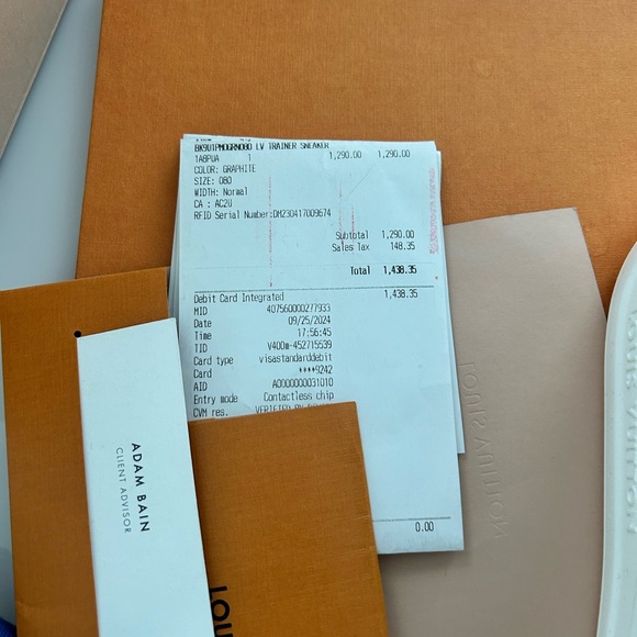 Louis Vuitton men sneakers 8- they fit liked a 9 - Picture 3 of 3